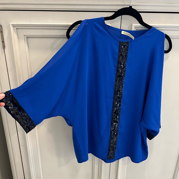 Open Shoulder Top - Picture 3 of 4